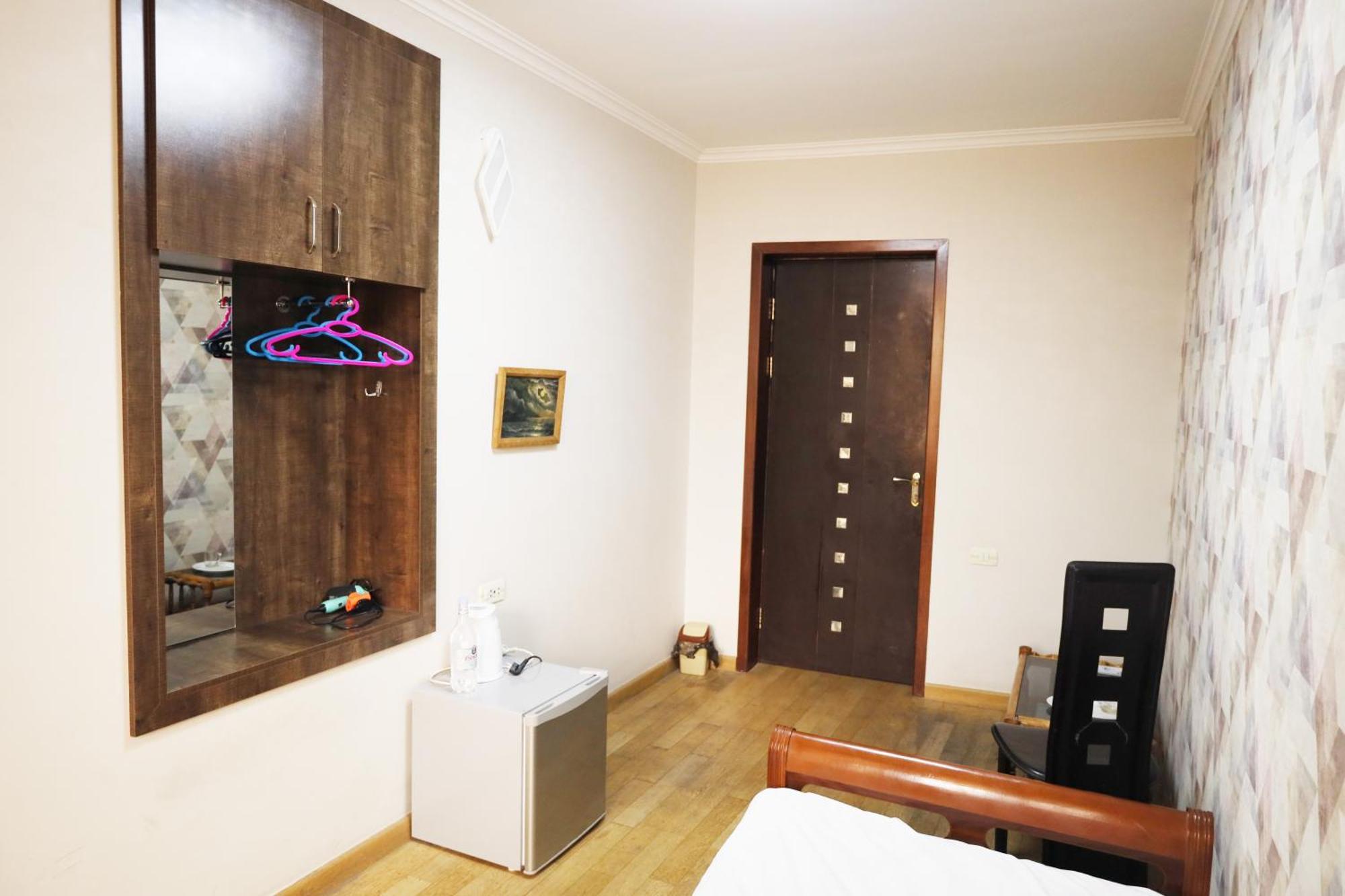 Art Hotel Yerevan Bagian luar foto