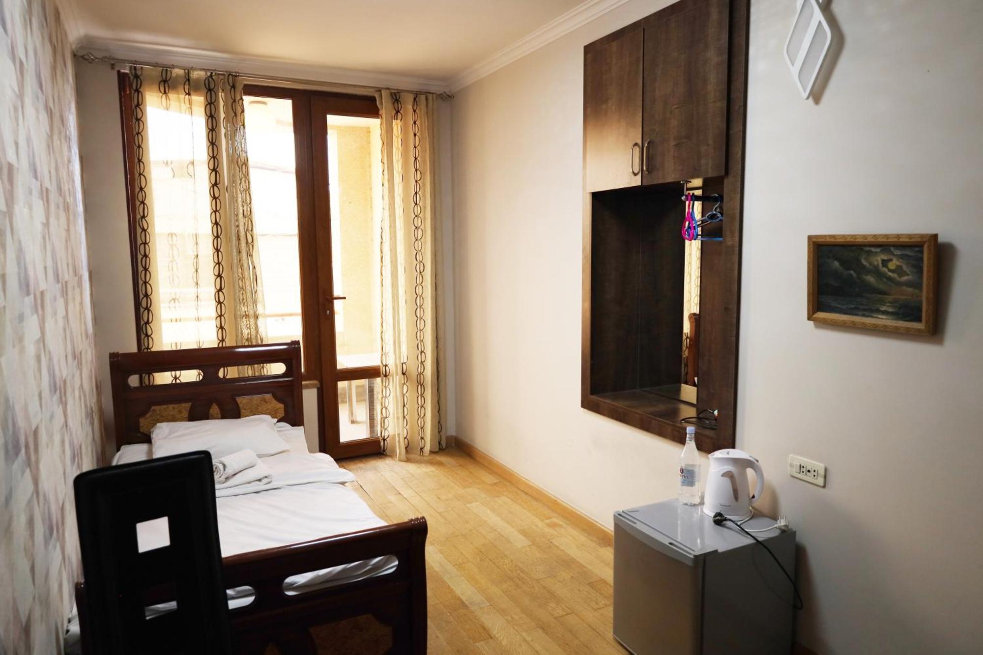 Art Hotel Yerevan Bagian luar foto